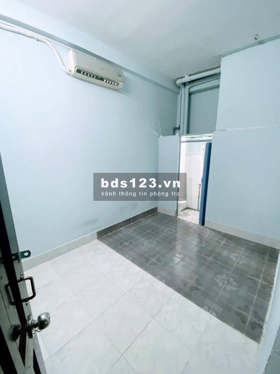 Phú Nhuận- cho thuê phòng 3tr/tháng có máy lạnh, cửa sổ, tủ đồ.