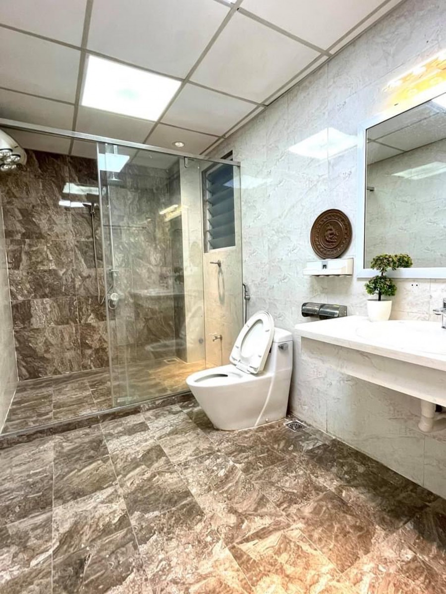 Bán Nhà Phố Mặt Hoàng Cầu 6 tầng thang máy view hồ Đống Đa. Dt 70m - Mặt Tiền 4.2 M
