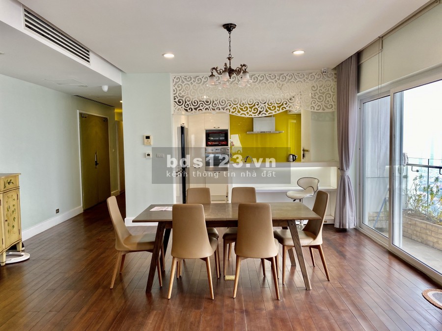 Cho thuê chung cư cao cấp Golden Westlake 225m 4PN Full nội thất,View Hồ Tây. L/H: 0963146006