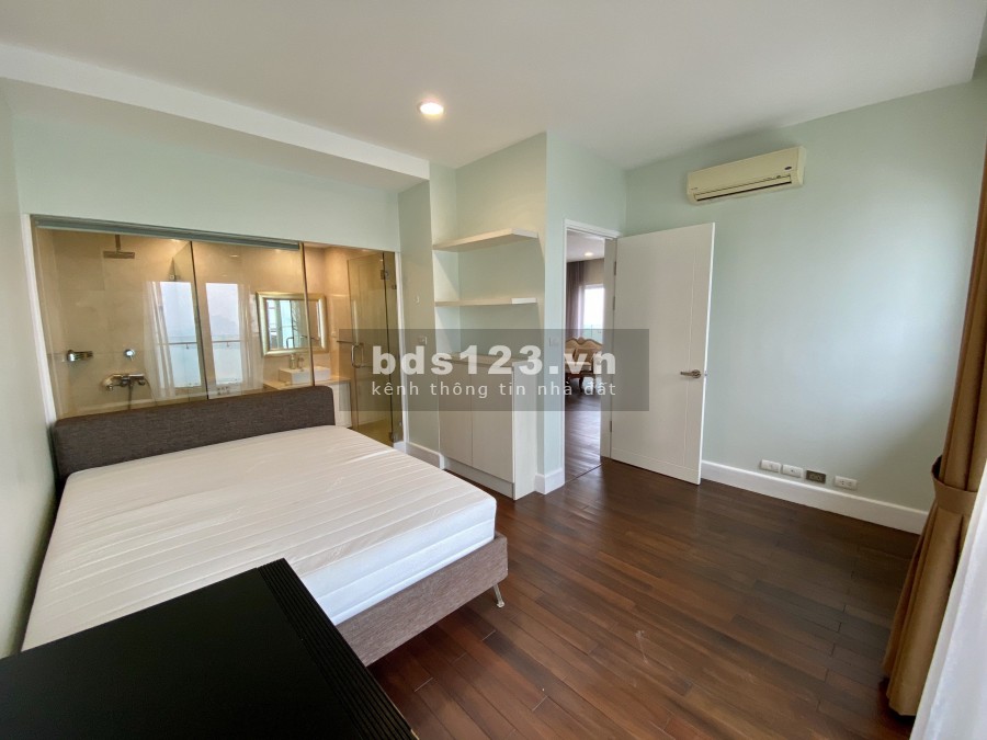 Cho thuê chung cư cao cấp Golden Westlake 225m 4PN Full nội thất,View Hồ Tây. L/H: 0963146006