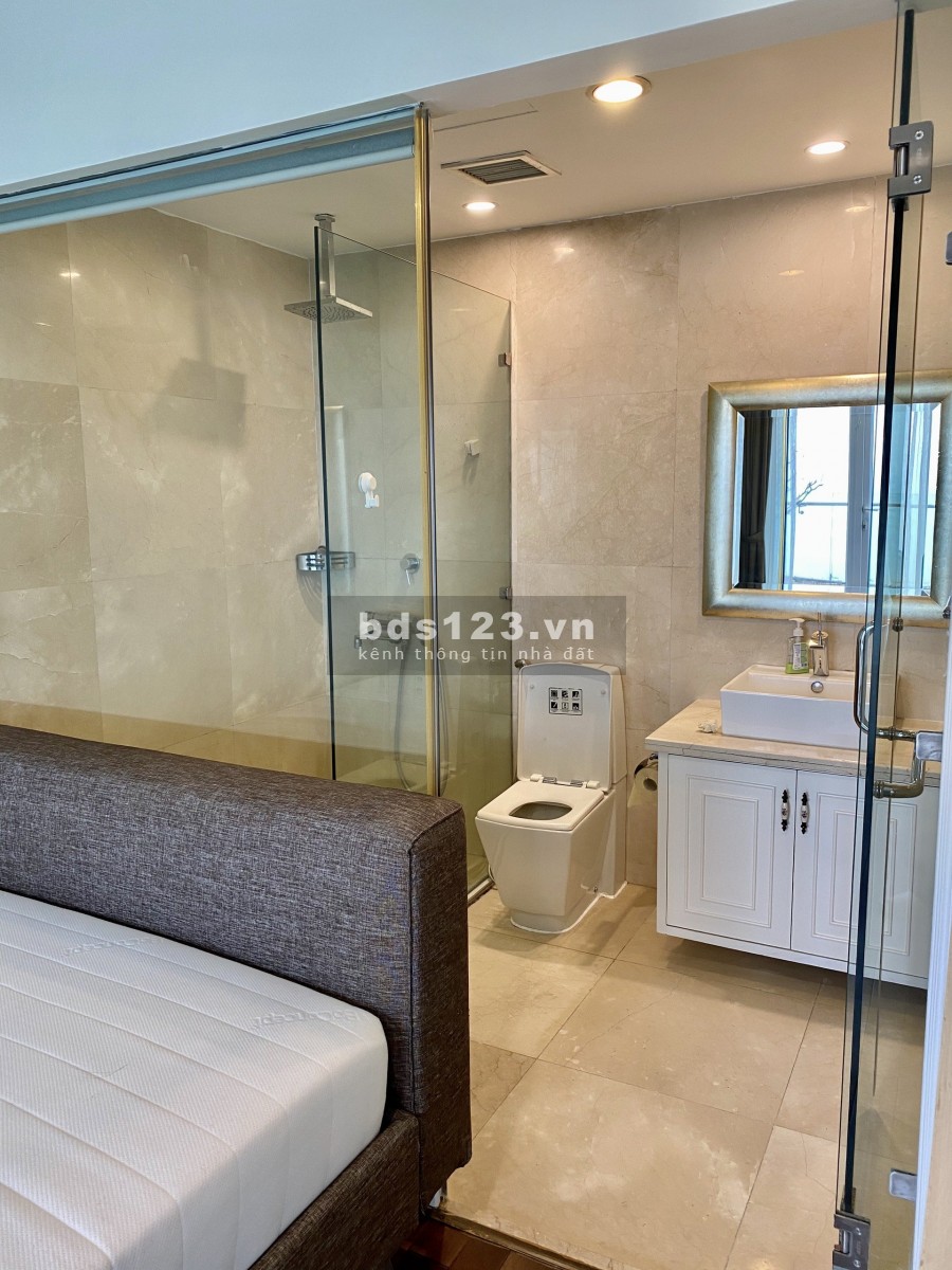 Cho thuê chung cư cao cấp Golden Westlake 225m 4PN Full nội thất,View Hồ Tây. L/H: 0963146006