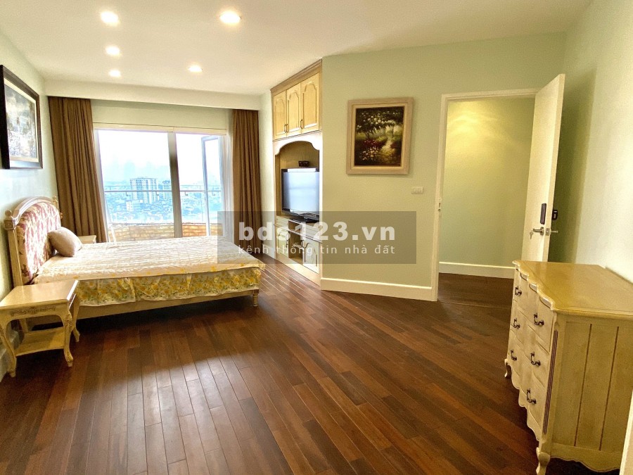 Cho thuê chung cư cao cấp Golden Westlake 225m 4PN Full nội thất,View Hồ Tây. L/H: 0963146006