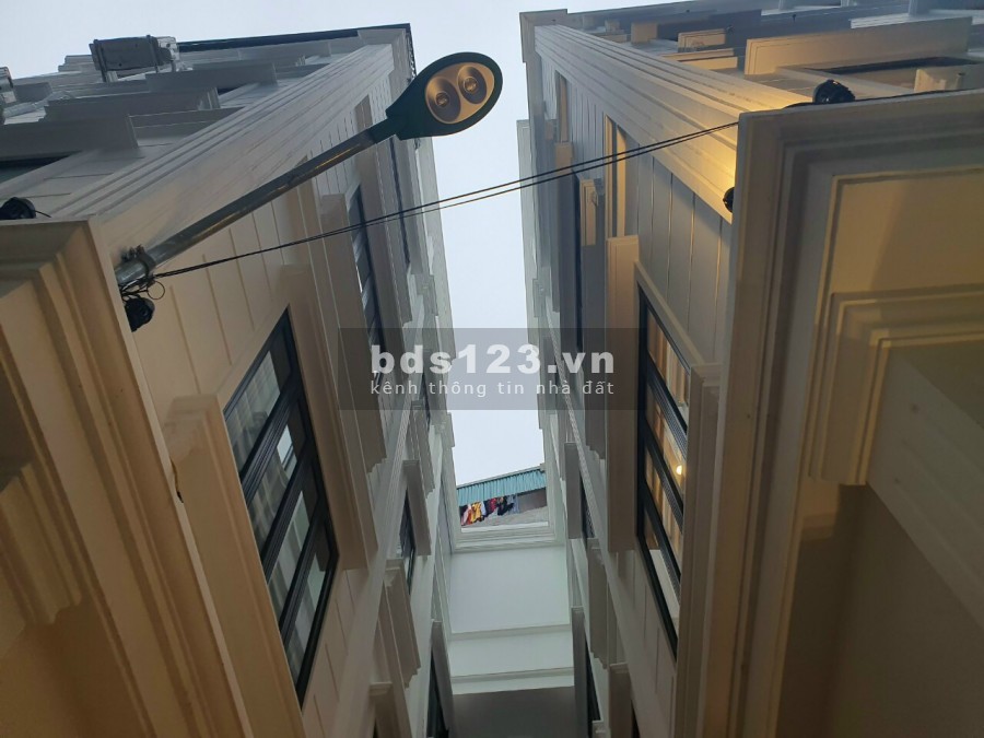 Anh mình bán nhà ở Hoàng Quốc Việt, đầy đủ tiện nghi, ngõ thoáng, 30m2*5 tầng, 2.9 tỷ