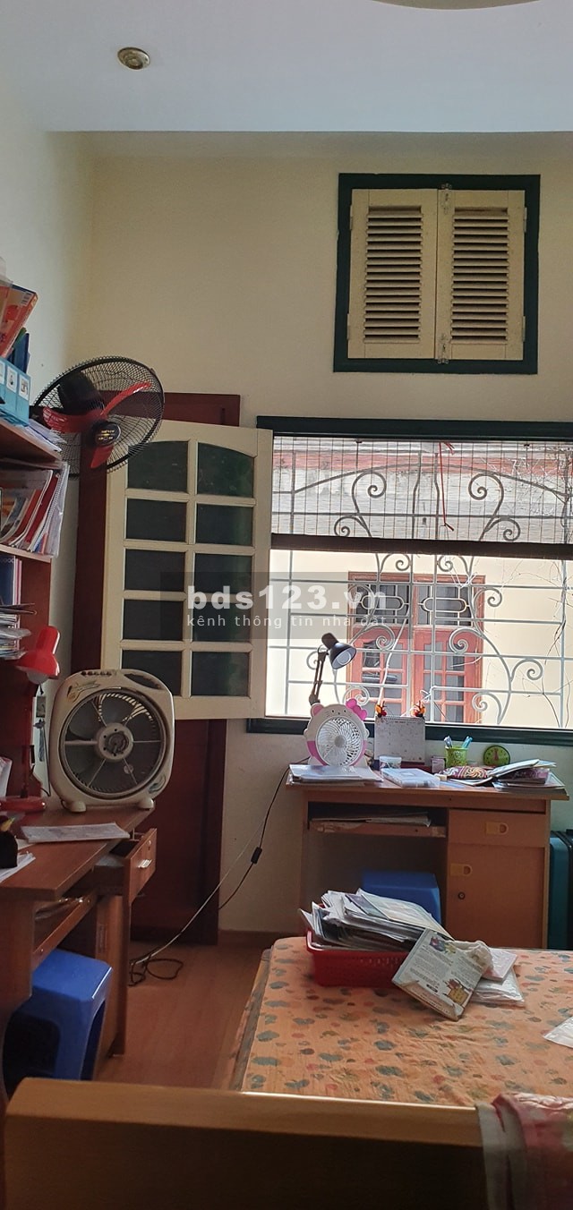 Bán nhà phố Trần Cung, diện tích 59m2, giá bán 4.3 tỷ, 5 tầng đúc