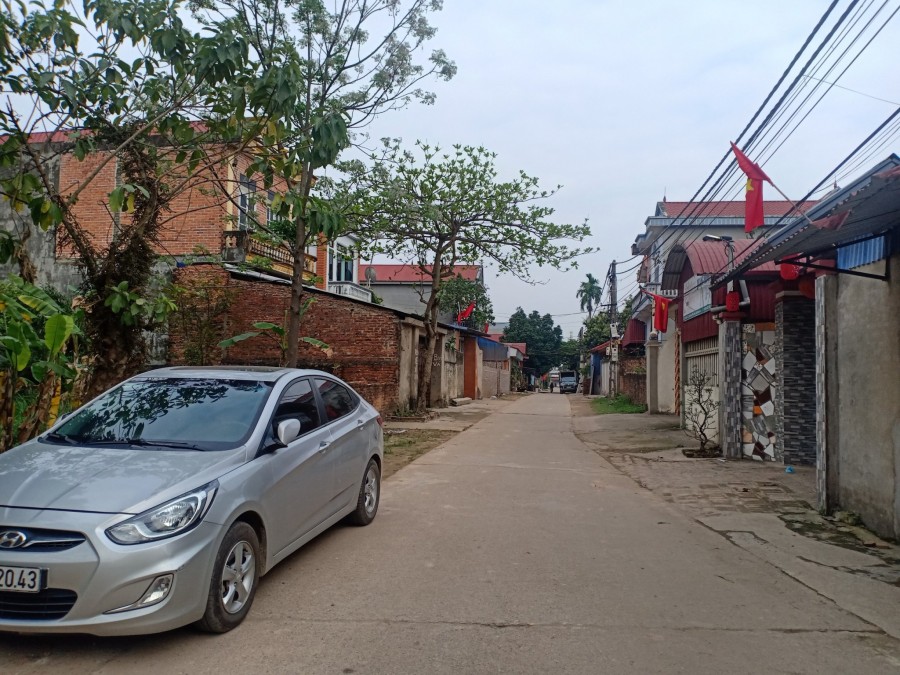 Chính chủ vỡ nợ bán gấp 730M2 Đường trục chính 6M thôn Cộng Hòa, xã Phù Linh, giá cả thương lượng