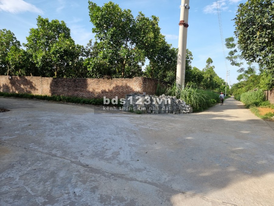 1050m2 có 200m đât ở mặt tiền rồng 18m đường rộng 8m . Thuỷ xuân Tiên Chương Mỹ