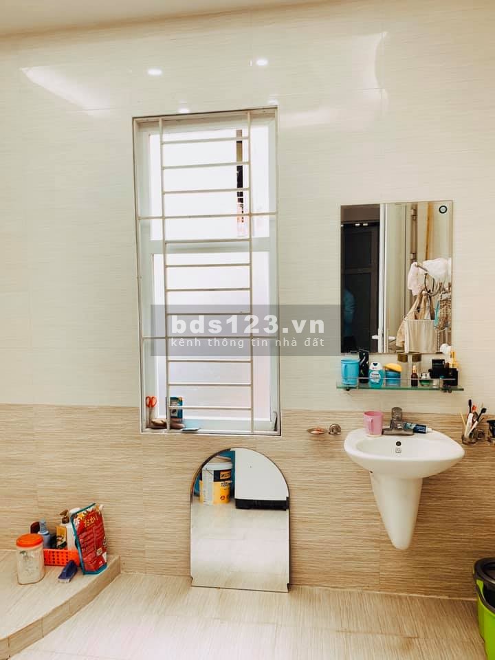 Bán nhà Tây Hồ, ô tô đỗ cổng nở hậu nhà mới ở ngay, dt 33m2, 4 tầng, giá 3.55 tỷ, sổ đỏ chính chủ