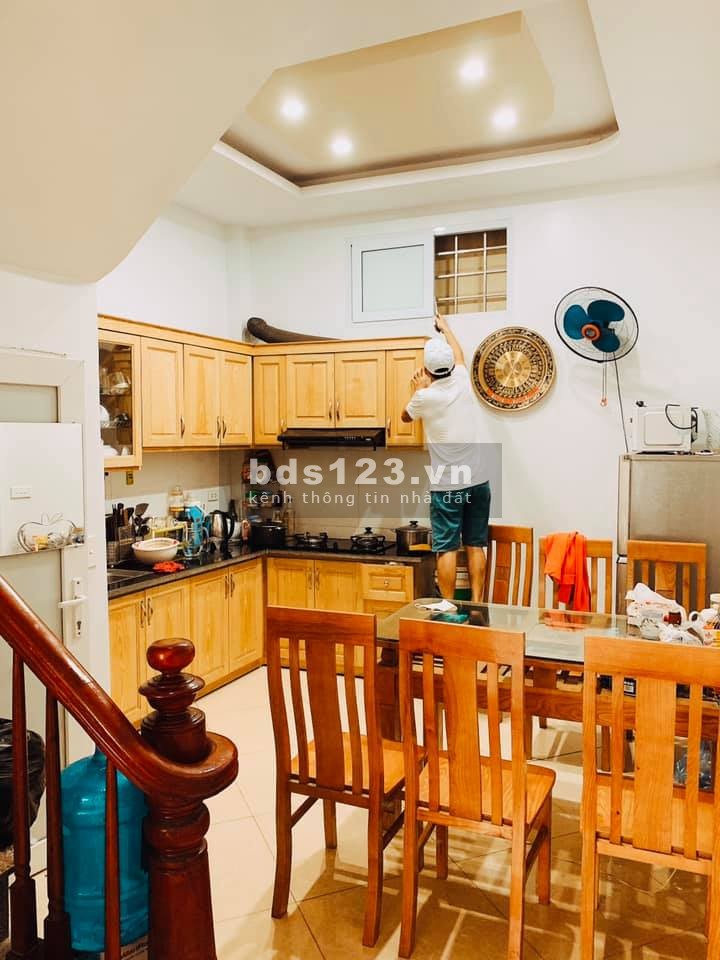Bán nhà Tây Hồ, ô tô đỗ cổng nở hậu nhà mới ở ngay, dt 33m2, 4 tầng, giá 3.55 tỷ, sổ đỏ chính chủ