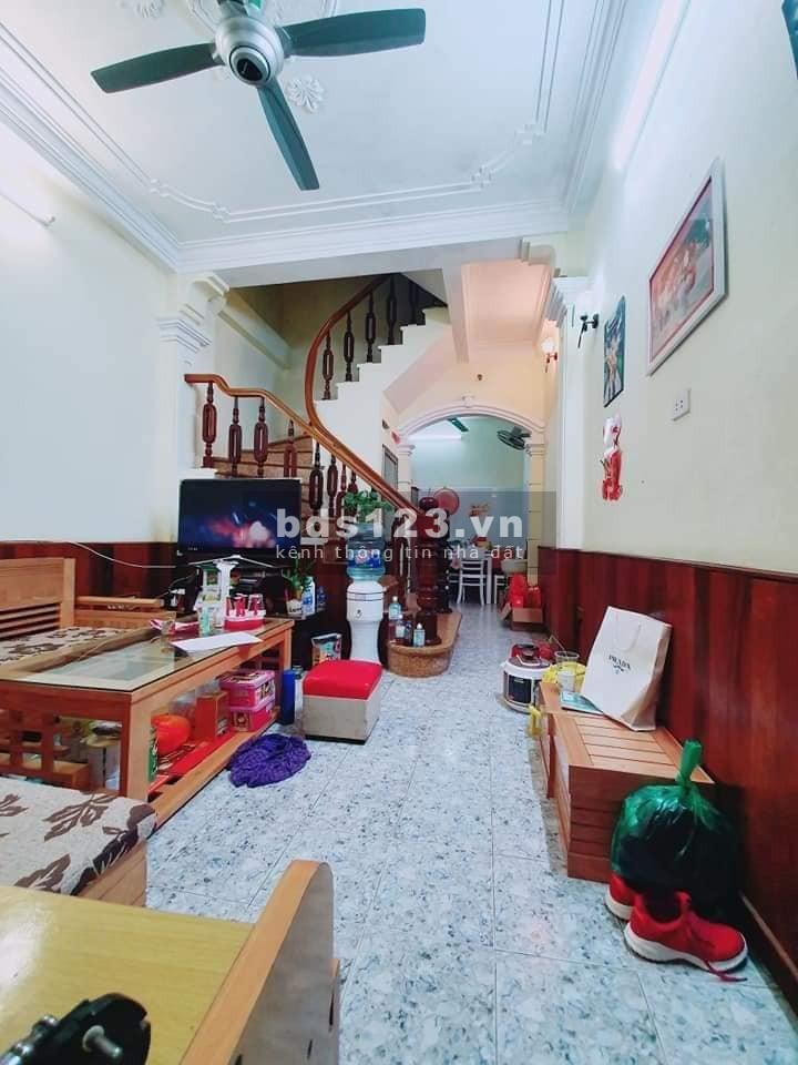 Cần tiền bán gấp nhà phố Khương Hạ, diện tích 39m2, 4 tầng, giá bán 3.3 tỷ.
