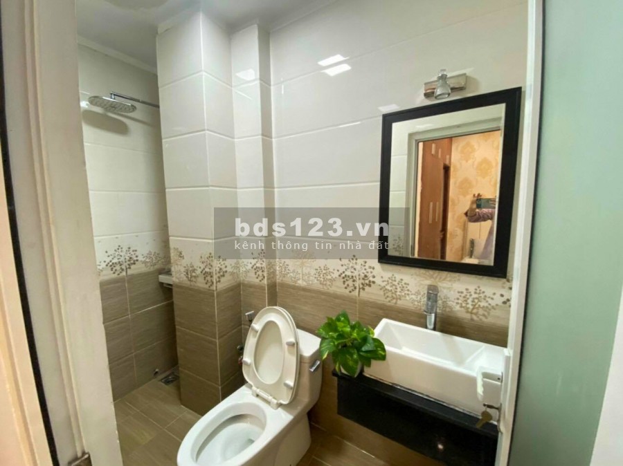 Nhà mới 1 trệt, 3 lầu đúc sát quốc lộ 1A, hẻm 8m giá chỉ 3.05 tỷ, thương lượng