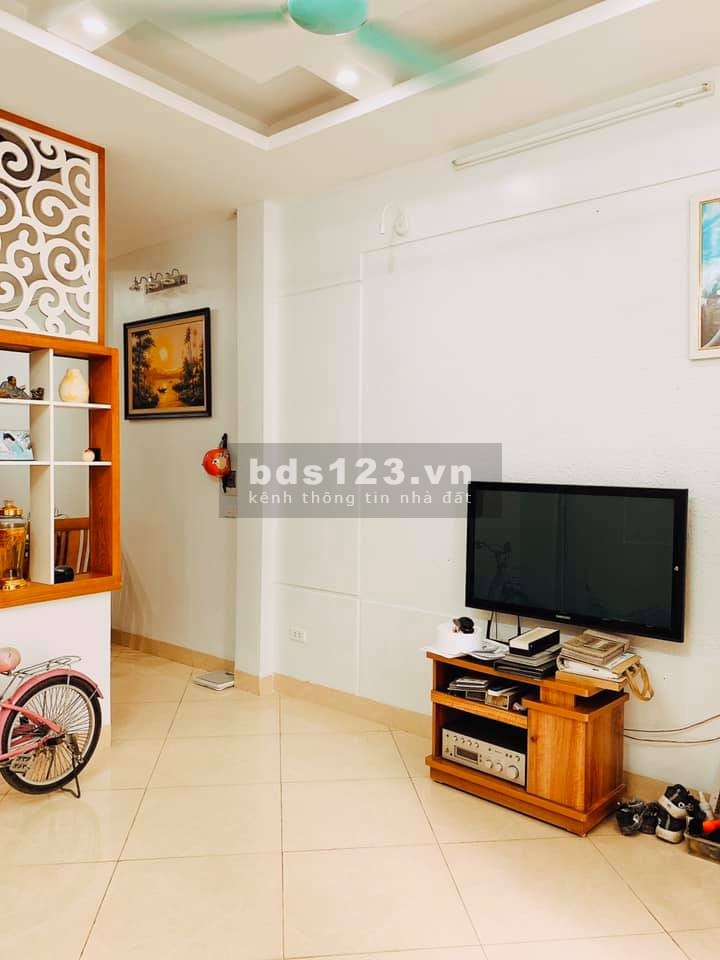 Bán nhà Tây Hồ, ô tô đỗ cổng nở hậu nhà mới ở ngay, dt 33m2, 4 tầng, giá 3.55 tỷ, sổ đỏ chính chủ