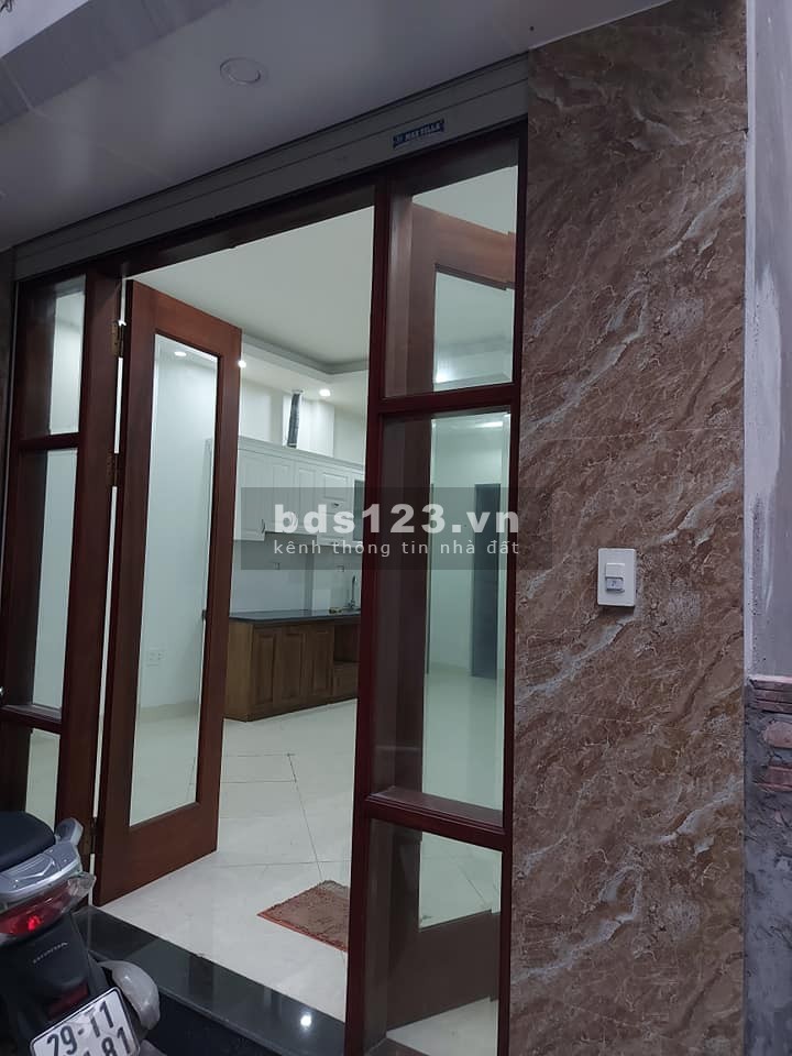 Giá 3.3 tỷ Phạm Văn Đồng 5 tầng đúc, dt 45m2, cách ngõ ô tô 50m2, thiết kế đẹp