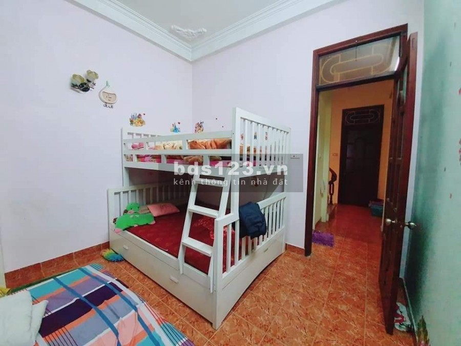 Cần tiền bán gấp nhà phố Khương Hạ, diện tích 39m2, 4 tầng, giá bán 3.3 tỷ.