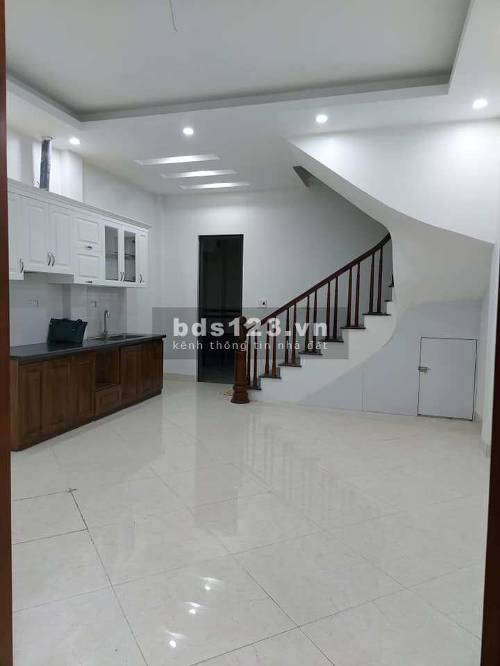 Giá 3.3 tỷ Phạm Văn Đồng 5 tầng đúc, dt 45m2, cách ngõ ô tô 50m2, thiết kế đẹp