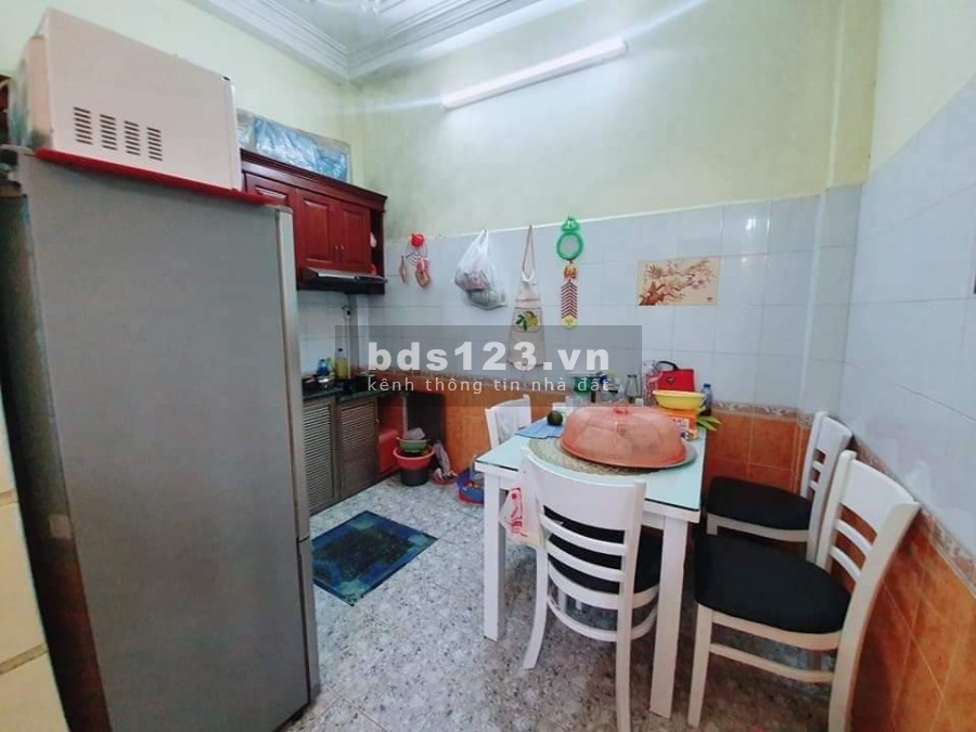 Cần tiền bán gấp nhà phố Khương Hạ, diện tích 39m2, 4 tầng, giá bán 3.3 tỷ.