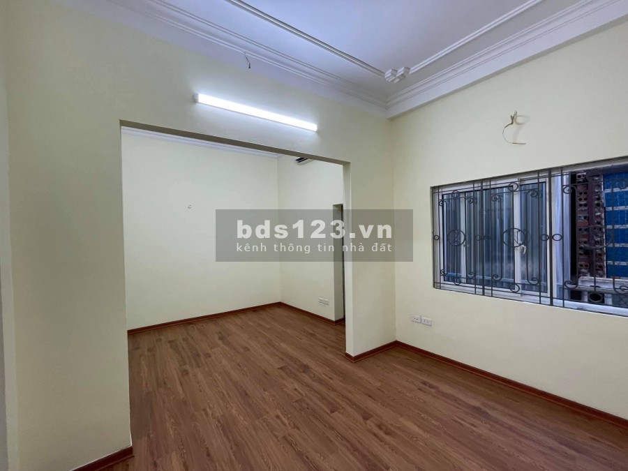 Bán Nhà ngõ Lạc Long Quân, Hà Nội, 5T, 30M2 giá: 3.3 Tỷ