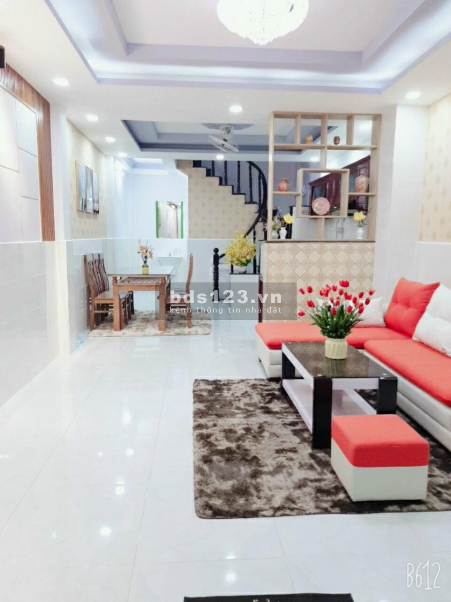 Nhà mới 1 trệt, 3 lầu đúc sát quốc lộ 1A, hẻm 8m giá chỉ 3.05 tỷ, thương lượng