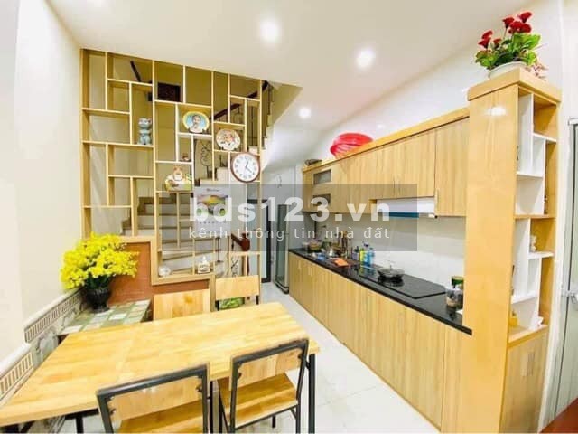 Bán nhà Trần Phú ngõ rộng cách 50m ra phố nhà đẹp ở ngay, 6 tầng đúc