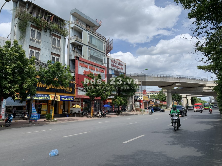 Bán nhà mặt phố, kinh doanh cực đỉnh, Ngã tư Nhổn, 76m2, giá 14.5 tỷ