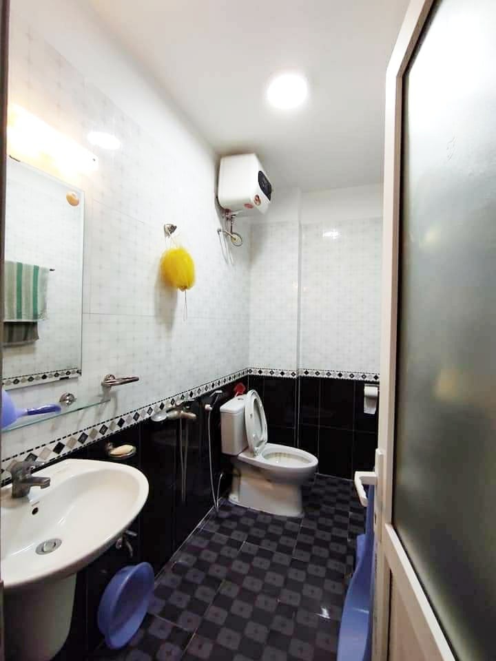 Siêu phẩm Thanh Xuân, ô tô cách nhà 15m, ngõ 3 gác, dt 40m2, 5 tầng, giá 3.65 tỷ, lh 0777833883(A Sơn)