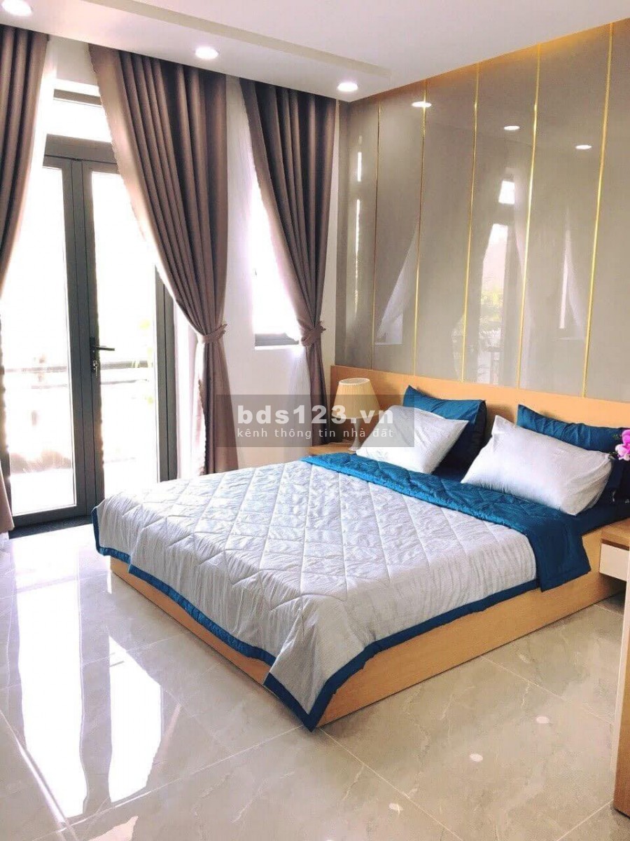 Bán nhà 2 lầu, 4 phòng ngủ tại Hiệp Thành Quận 12. hẻm xe hơi, đường lớn, có ban công
