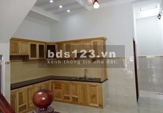 Bán nhà 2 lầu, 4 phòng ngủ tại Hiệp Thành Quận 12. hẻm xe hơi, đường lớn, có ban công