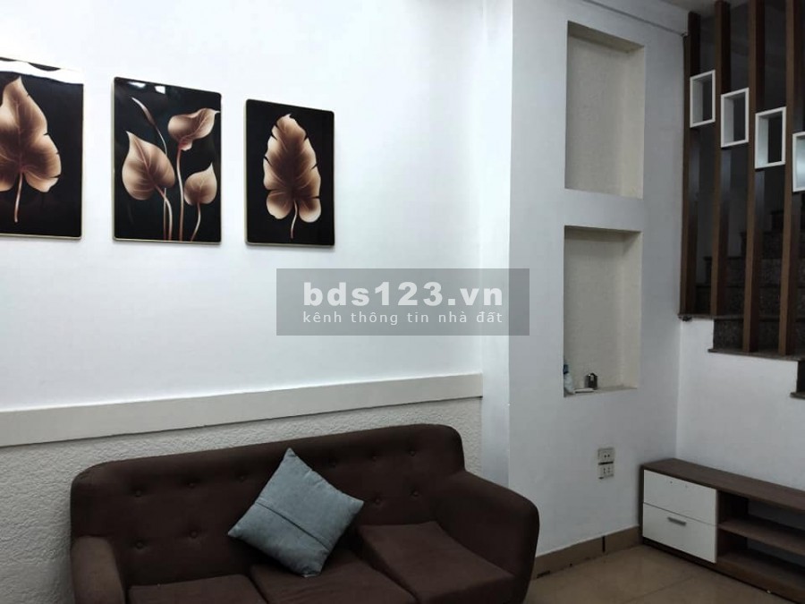 Bán nhà Trương Định. 5 phòng 4 ngủ. 32,5m x 4 tầng. giá 2,3tỷ có thương lượng sâu