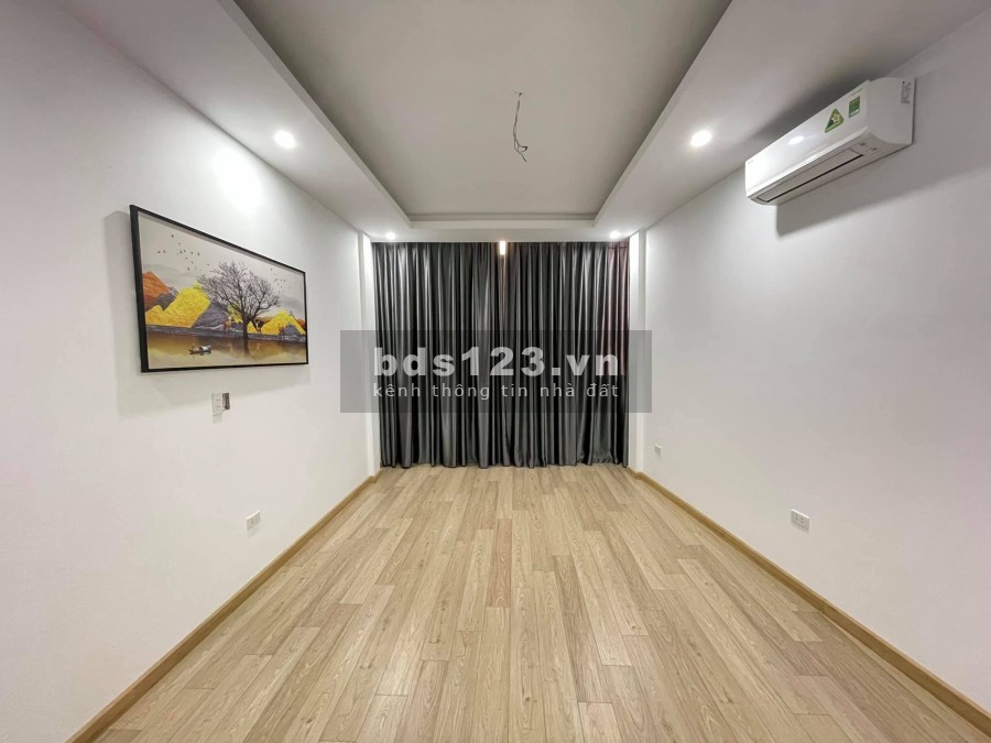 Bán nhà Quận Thanh Xuân ô tô cách nhà 15m, ngõ 3 gác, nhà đẹp khách sạn 5 sao
