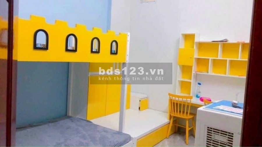 Bán nhà 3 tầng mặt chợ Hải Tân, TP HD, 87.75m2, mt 4.5m, 3 ngủ, KD buôn bán sầm uất