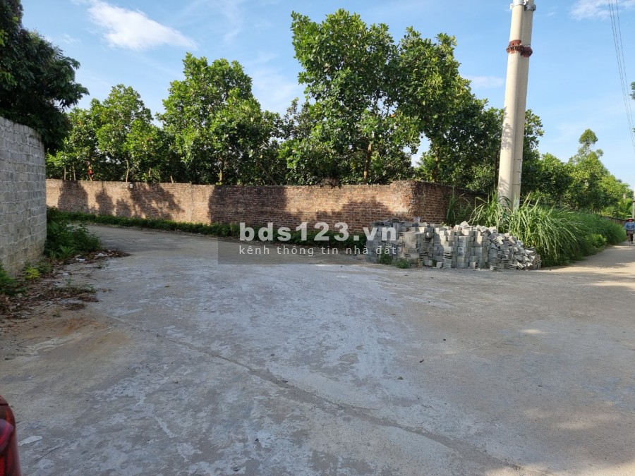 1050m2 có 200m đât ở mặt tiền rồng 18m đường rộng 8m . Thuỷ xuân Tiên Chương Mỹ