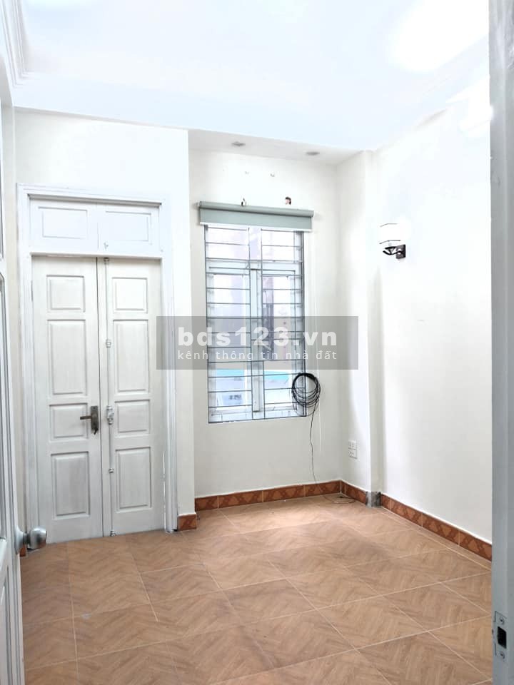 Bán nhà Trương Định. 5 phòng 4 ngủ. 32,5m x 4 tầng. giá 2,3tỷ có thương lượng sâu
