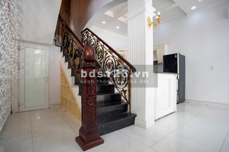 Cho thuê villa sân vườn trệt 2 lầu 3PN có NTCB nội bộ Trần Não