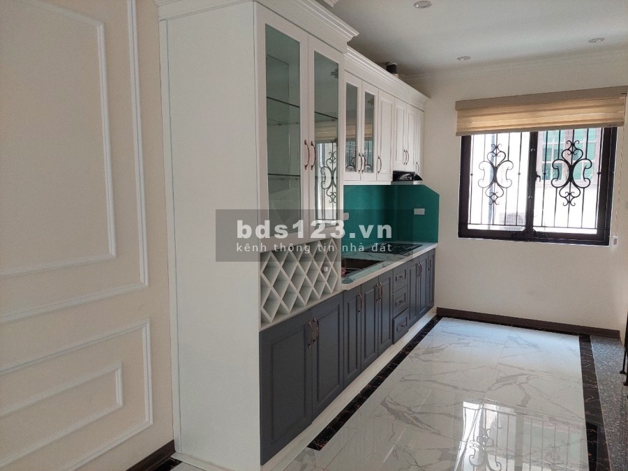 Bán nhà ĐẸP Sài Đồng, Long Biên. 36M, 5T, giá hơn 4 tỷ. Gara ô tô, ô tô tránh.