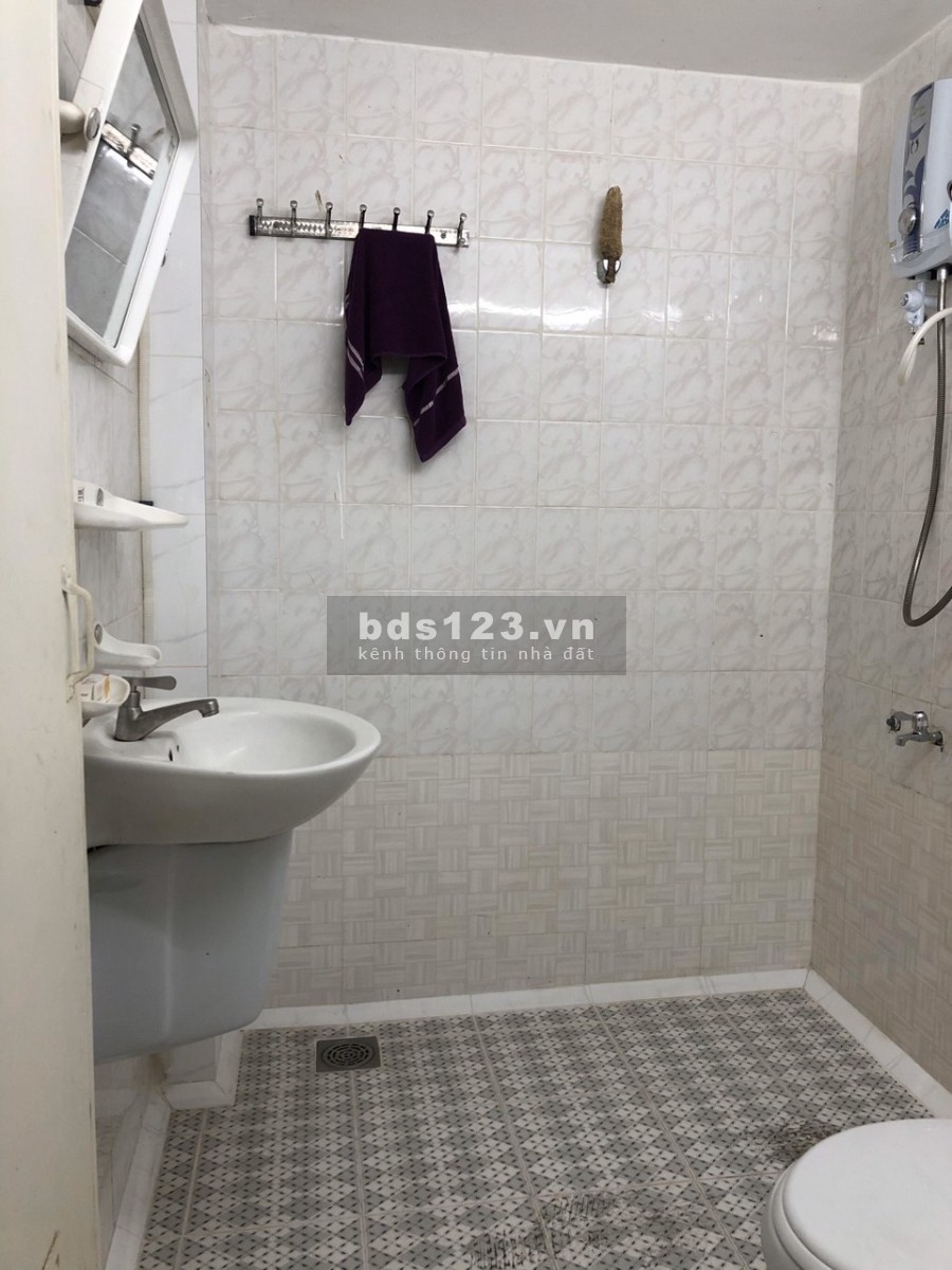 Bán gấp nhà dt 62m2, Phan Đăng Lưu, p1, Quận Phú Nhuận, hẻm xe hơi cách nhà 2 căn