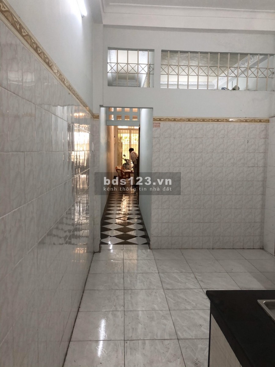 Bán gấp nhà dt 62m2, Phan Đăng Lưu, p1, Quận Phú Nhuận, hẻm xe hơi cách nhà 2 căn