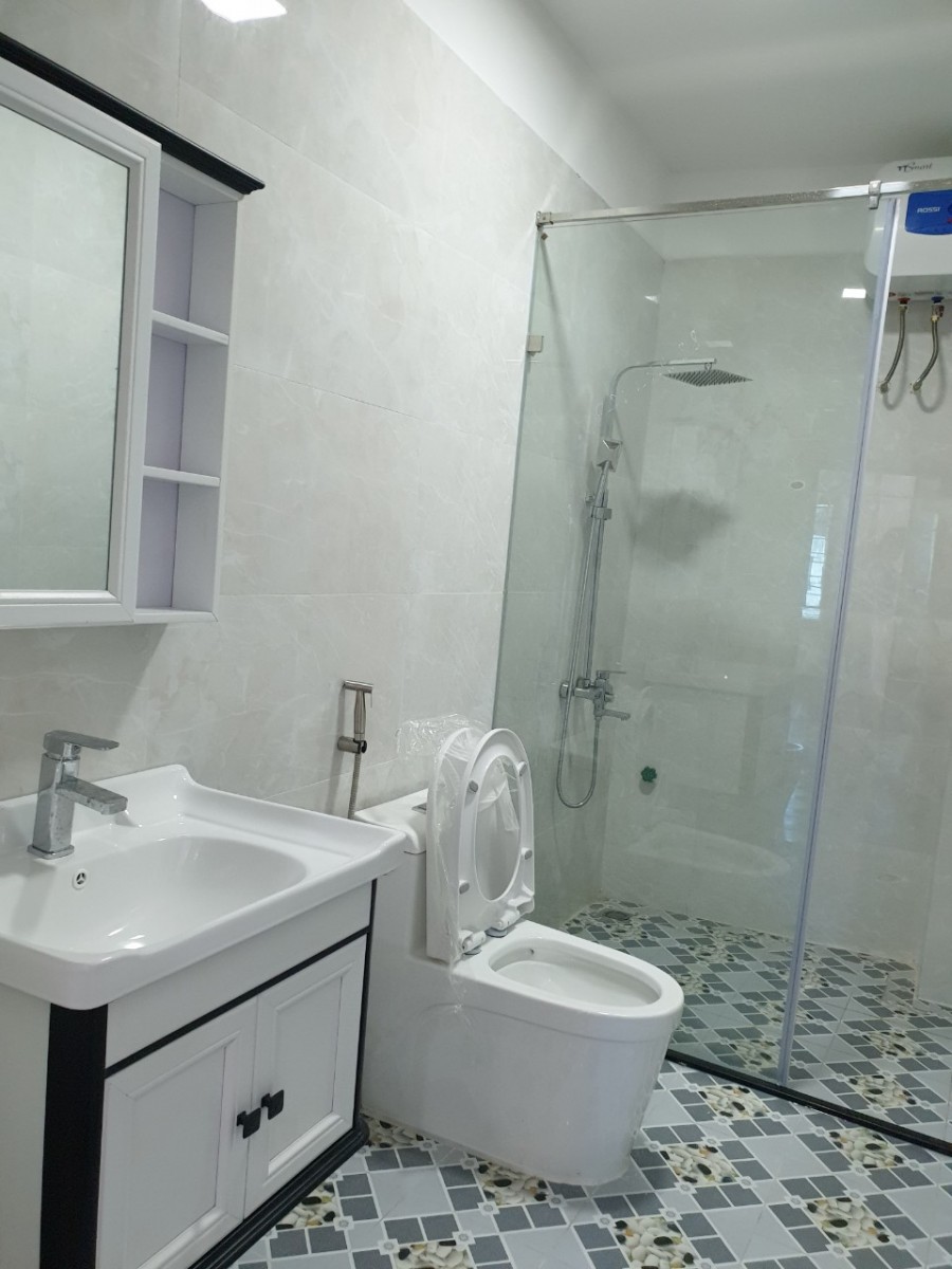 Nhà 77 Xuân La, Tây Hồ thang máy, dt 100m ra Tây Hồ, dt 43m2, 5 tầng, mt 5.5m, giá nhỉnh 5 tỷ