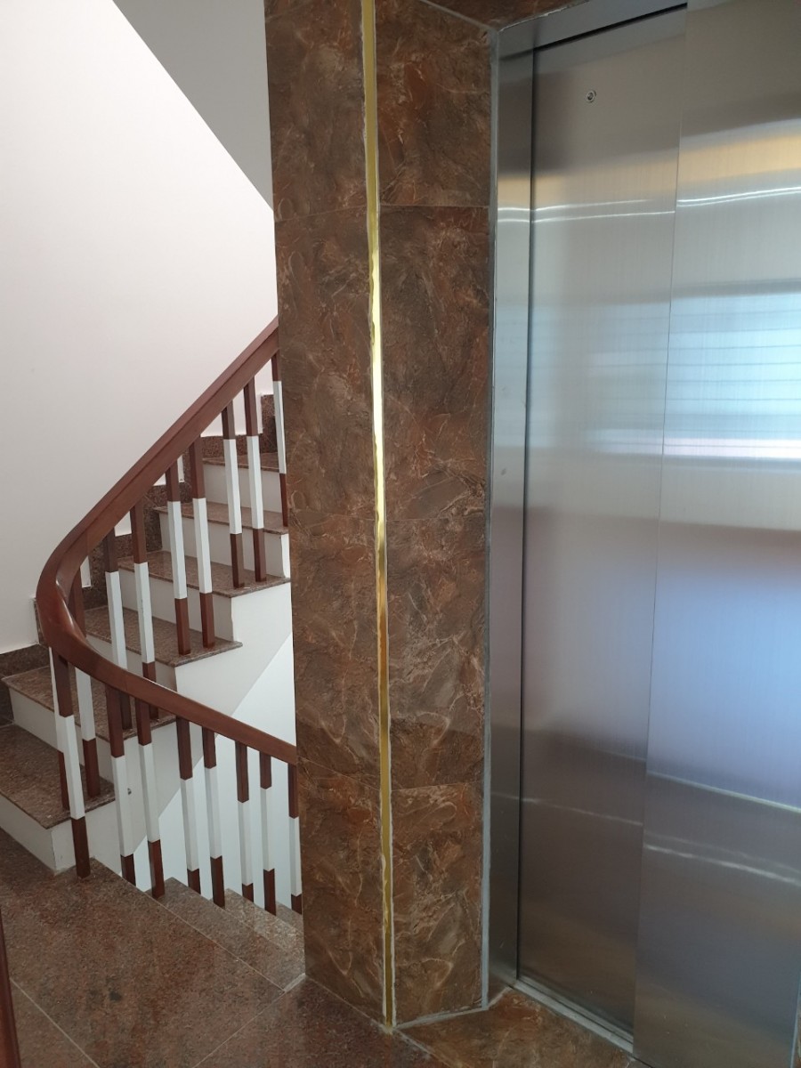 Nhà 77 Xuân La, Tây Hồ thang máy, dt 100m ra Tây Hồ, dt 43m2, 5 tầng, mt 5.5m, giá nhỉnh 5 tỷ