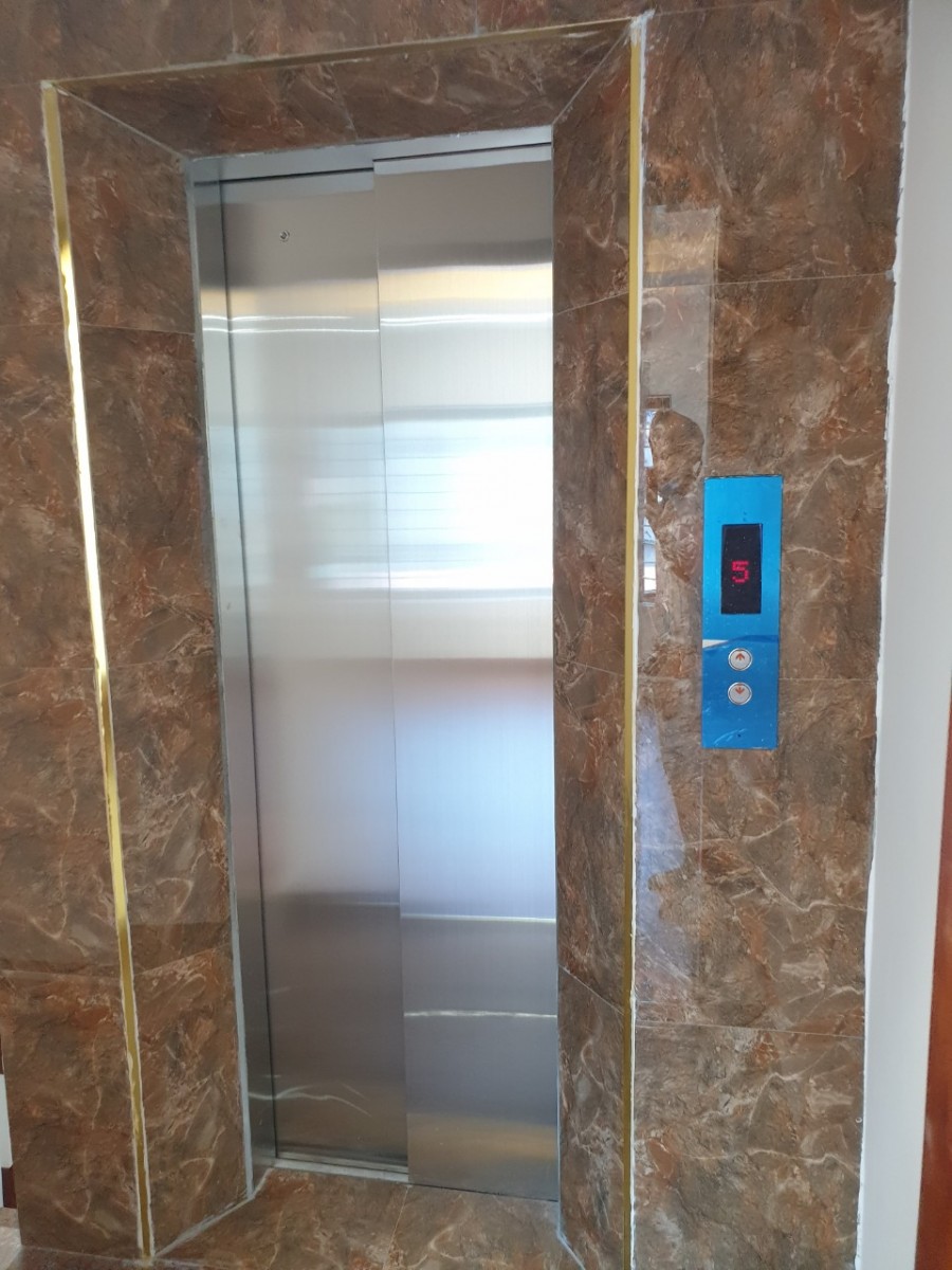 Nhà 77 Xuân La, Tây Hồ thang máy, dt 100m ra Tây Hồ, dt 43m2, 5 tầng, mt 5.5m, giá nhỉnh 5 tỷ