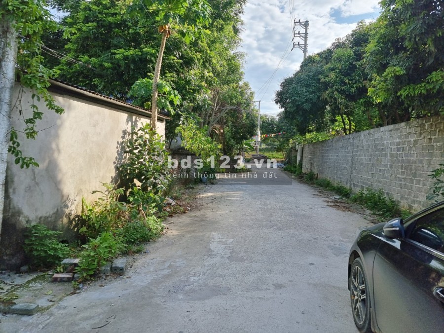 1050m2 có 200m đât ở mặt tiền rồng 18m đường rộng 8m . Thuỷ xuân Tiên Chương Mỹ