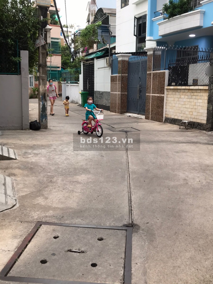 Bán gấp nhà dt 62m2, Phan Đăng Lưu, p1, Quận Phú Nhuận, hẻm xe hơi cách nhà 2 căn