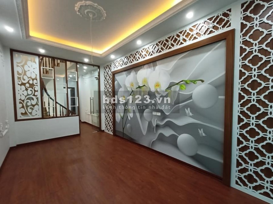 Bán hàng hiếm Cầu Giấy, dt 45m2, 5 tầng ngõ thông. giá hơn 3 tỷ, đúc kiên cố
