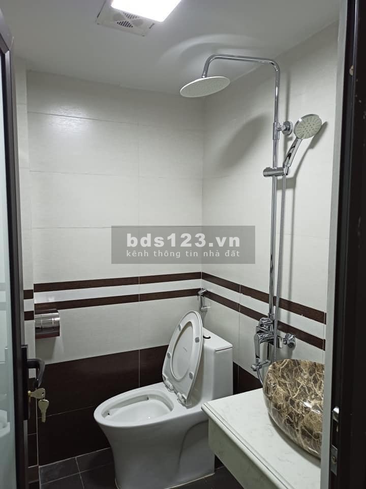Bán hàng hiếm Cầu Giấy, dt 45m2, 5 tầng ngõ thông. giá hơn 3 tỷ, đúc kiên cố