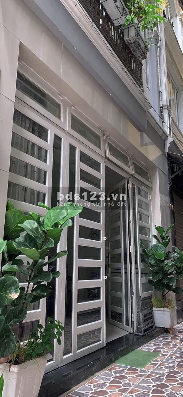 Bán nhà Huỳnh Văn Bánh, Phú Nhuận, gần mặt tiền, 3 tầng, 4 pn, nhà mới toanh, giá 5.4 tỷ