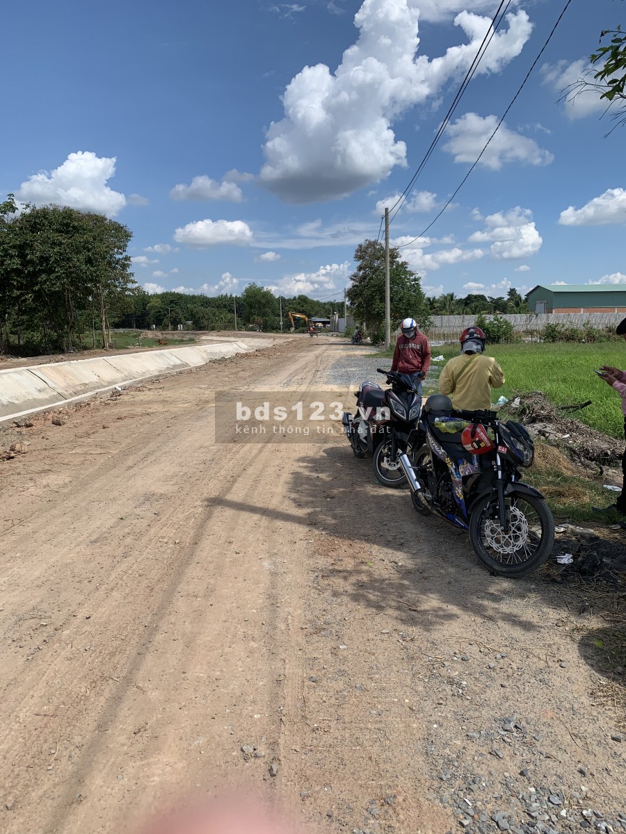 Cần ra nhanh để thu hồi vốn nên bán gấp lô đất vườn khu vực nhuận đức có ( shr )