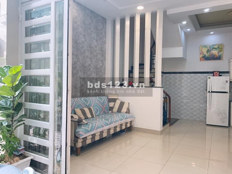 Bán nhà Huỳnh Văn Bánh, Phú Nhuận, gần mặt tiền, 3 tầng, 4 pn, nhà mới toanh, giá 5.4 tỷ
