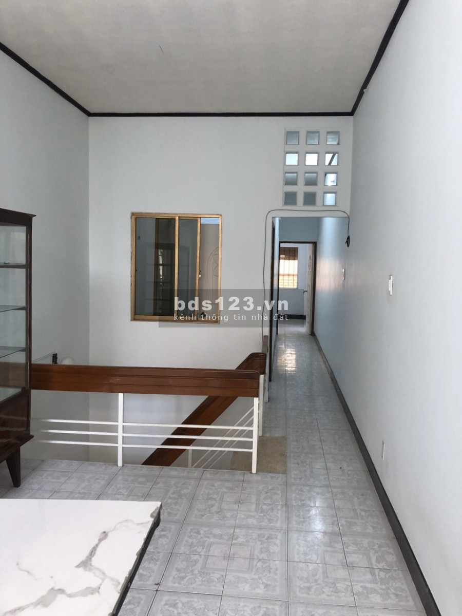 Bán gấp nhà dt 62m2, Phan Đăng Lưu, p1, Quận Phú Nhuận, hẻm xe hơi cách nhà 2 căn