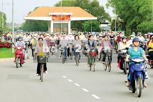 Bán đất view sinh thái, gần kcn dân cư đông, dt 10.000m2, shr chính chủ, kề chợ, giá 560 triệu