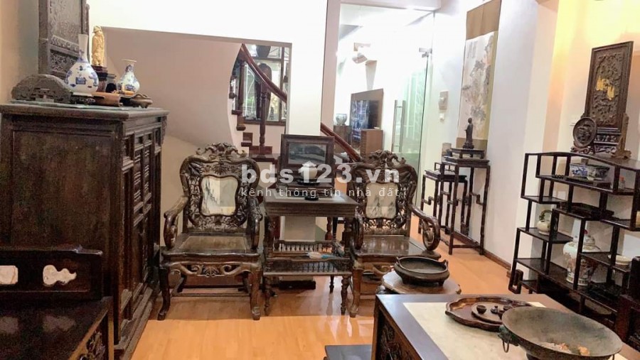 Bán gấp nhà 54m ngõ Kim Mã, kinh doanh văn phòng, ô tô vào nhà