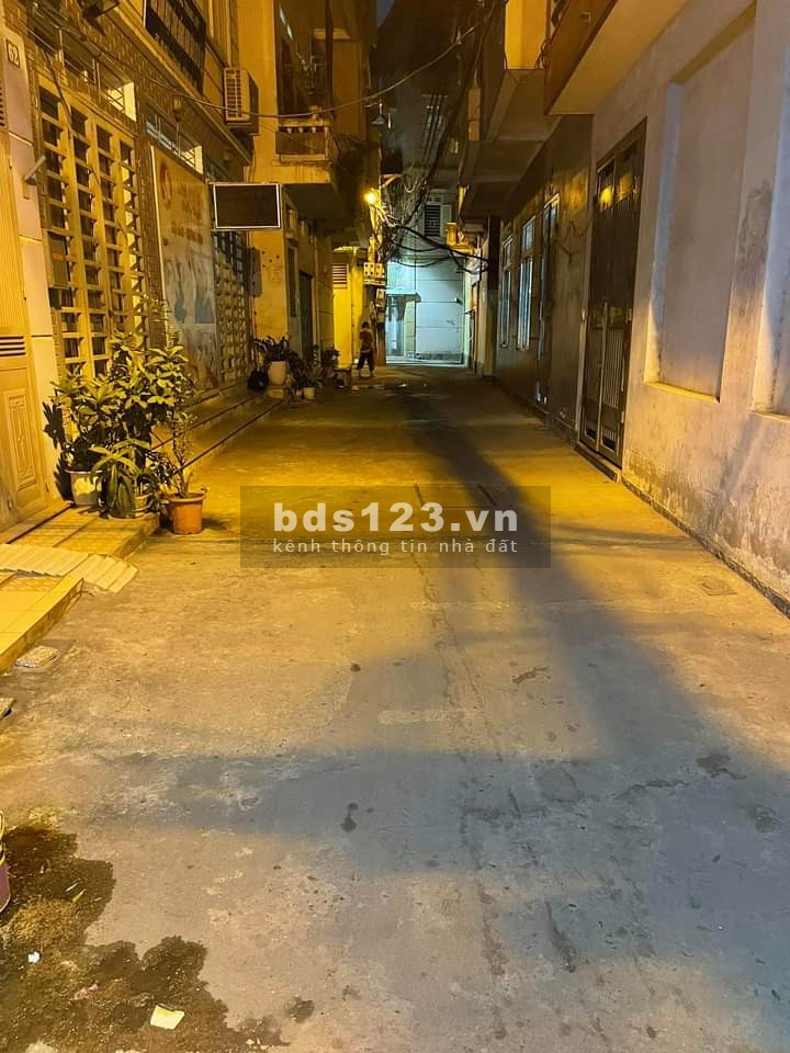Bán đất tặng nhà cấp 4 mặt ngõ kinh doanh ô tô Thái Hà Đống Đa, đúc kiên cố
