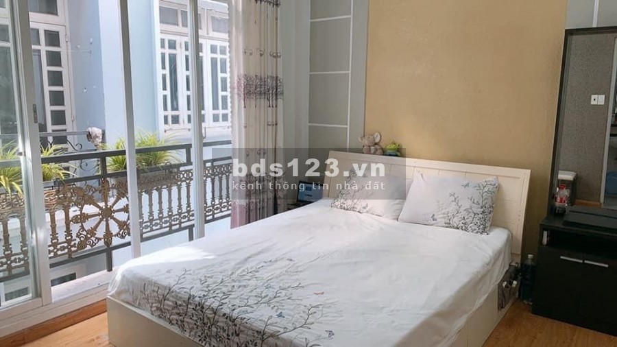 Bán nhà Huỳnh Văn Bánh, Phú Nhuận, gần mặt tiền, 3 tầng, 4 pn, nhà mới toanh, giá 5.4 tỷ